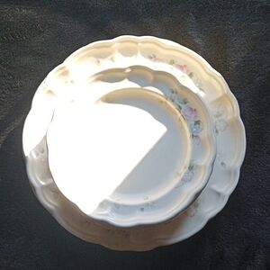 Pfaltzgraff  Tea Rose Dinnerware Set